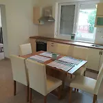 Balatinus Apartmanhaz *