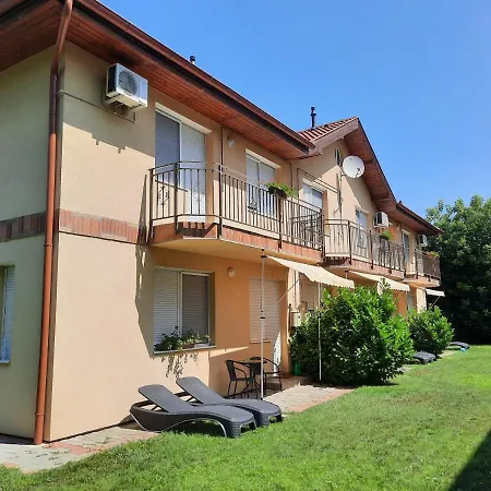 Balatinus Apartmanhaz 公寓 *