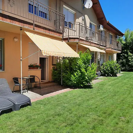 アパート Balatinus Apartmanhaz シオーフォク