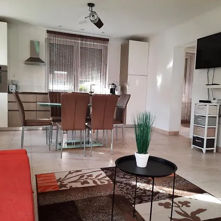 Balatinus Apartmanhaz *