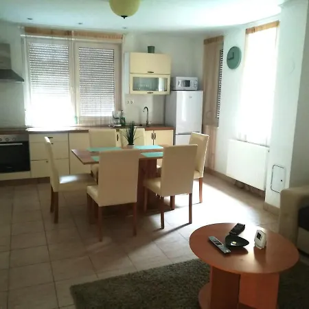 Balatinus Apartmanhaz 公寓 希欧福克