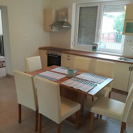 Balatinus Apartmanhaz *