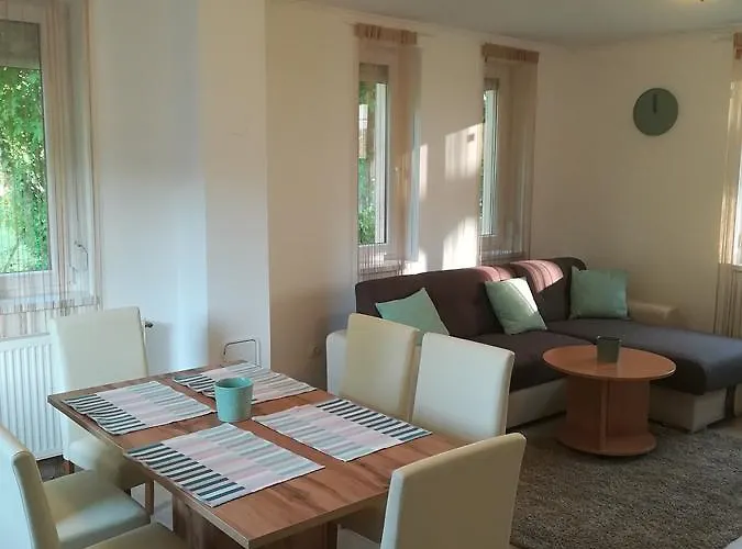 Balatinus Apartmanhaz シオーフォク