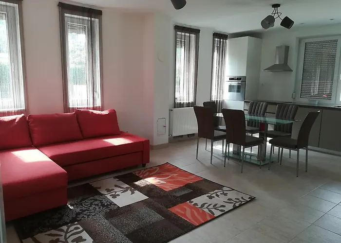 Balatinus Apartmanhaz アパート シオーフォク